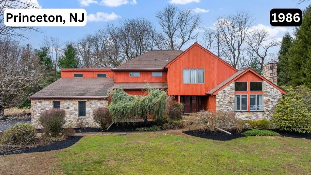 Inside a 1986 Foxcroft Colonial With 2 Fireplaces, Home Office, and Custom Kitchen