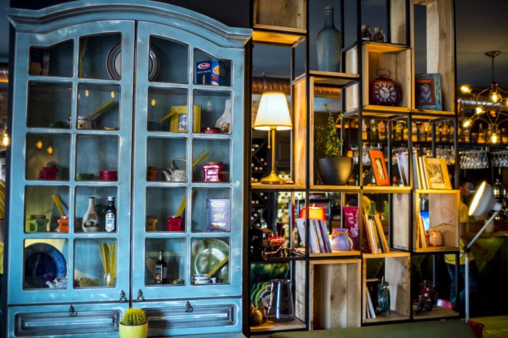 mismatched decor
