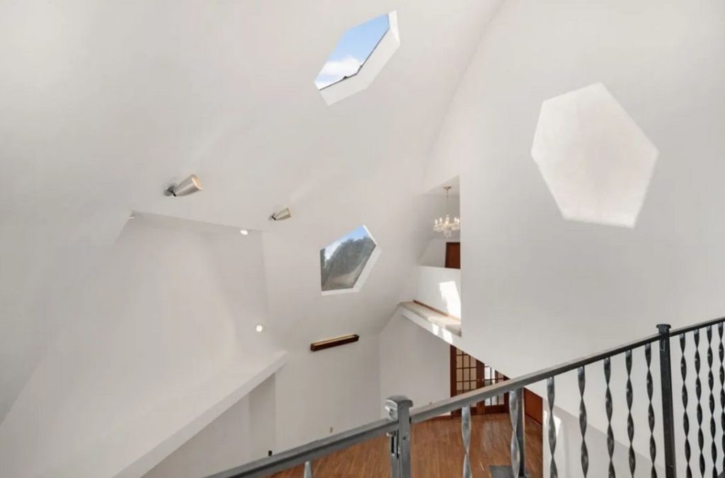 open mezzanine overlook