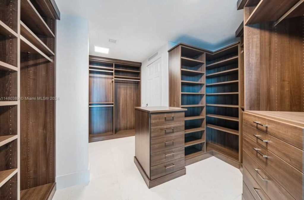 walk-in closet