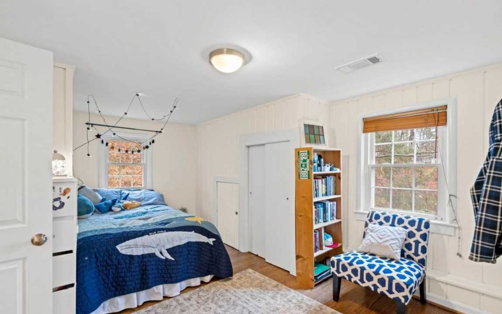 7514 Jackson Ave bed