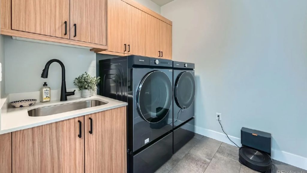 Chic 3-Bedroom FarmStyle Thornton Home with Covered Deck and High-End Kitchen Finishes (With Floor Plan)