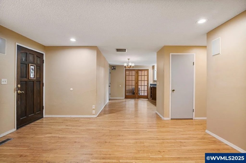 Open and Functional Living Room