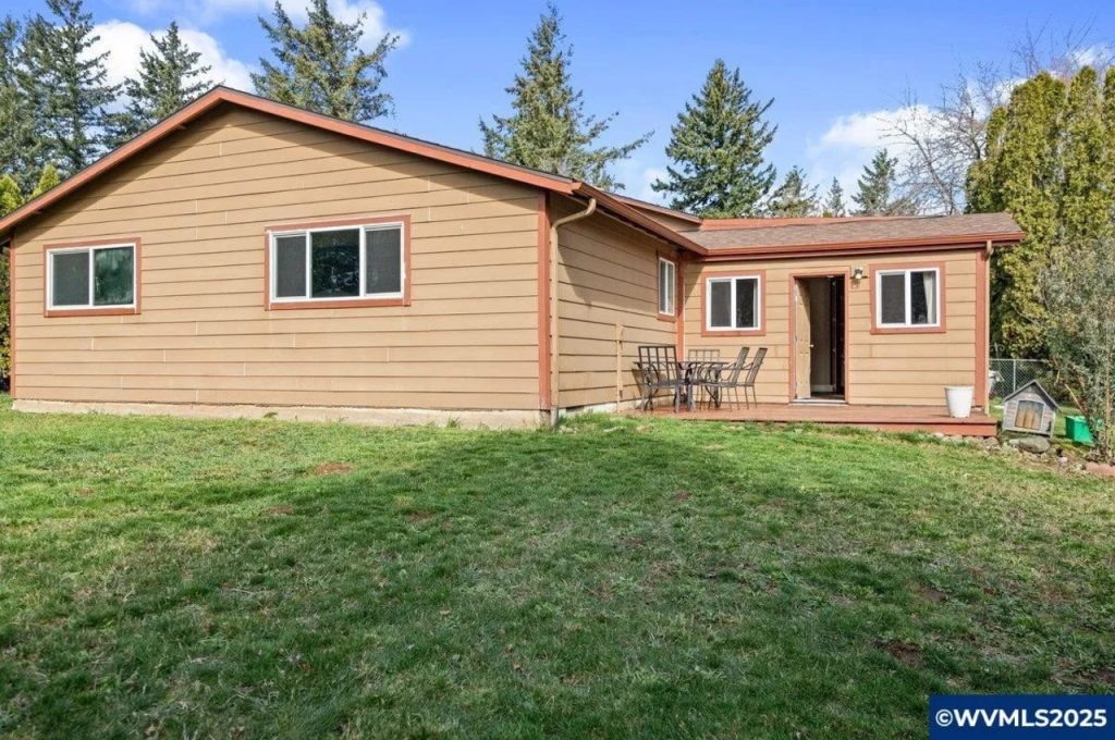 Peaceful and Functional Outdoor Space