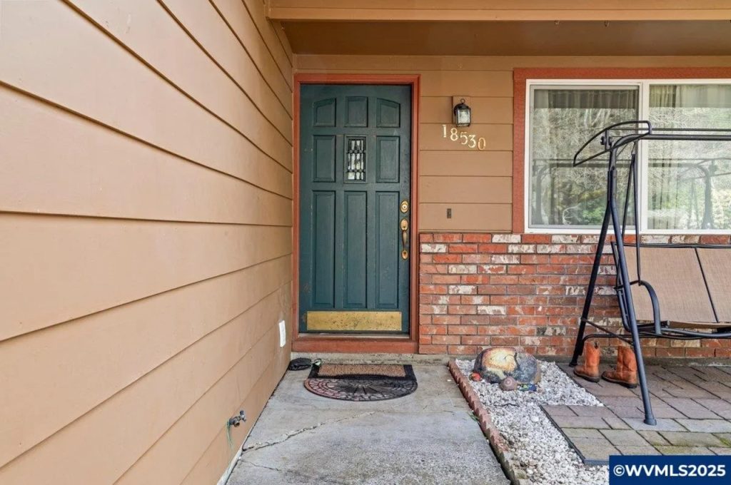 Charming and Cozy Front Entrance