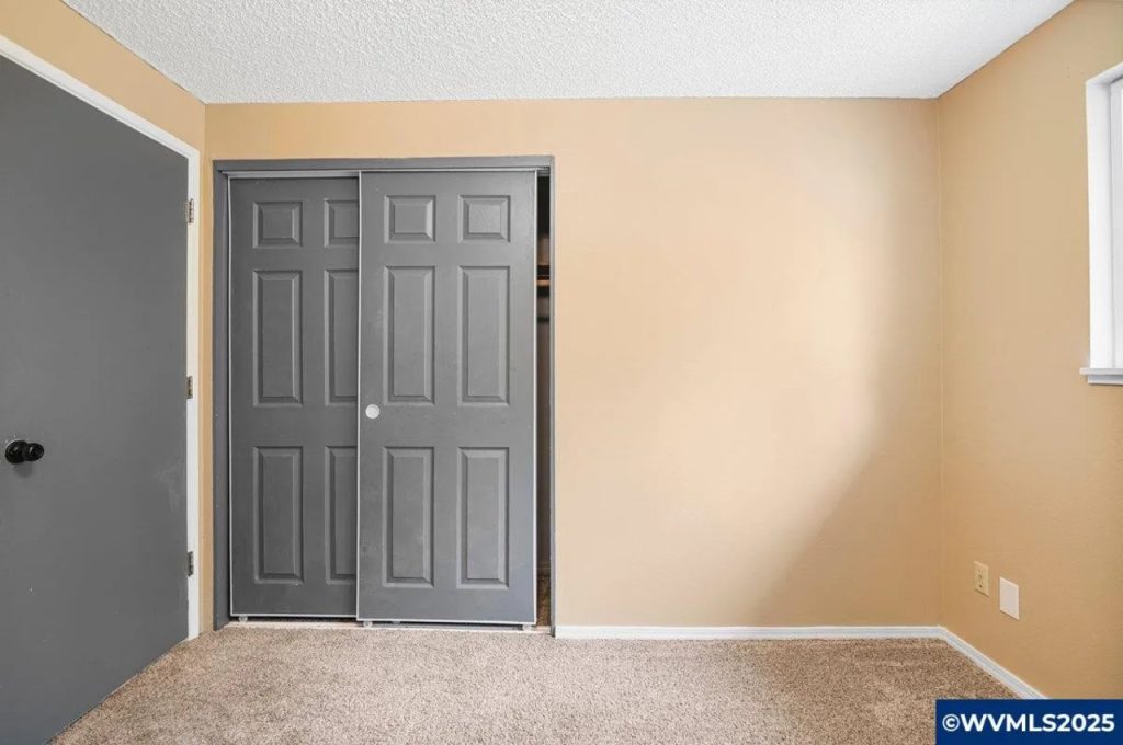 Bedroom with Sliding Closet System