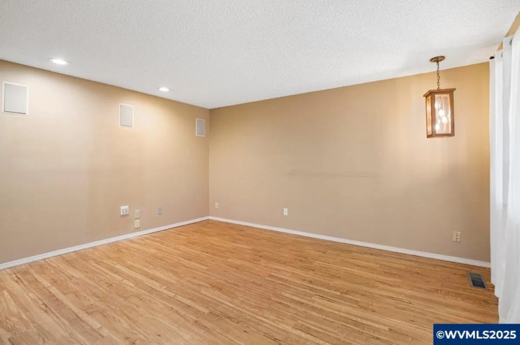 Spacious and Versatile Living Area