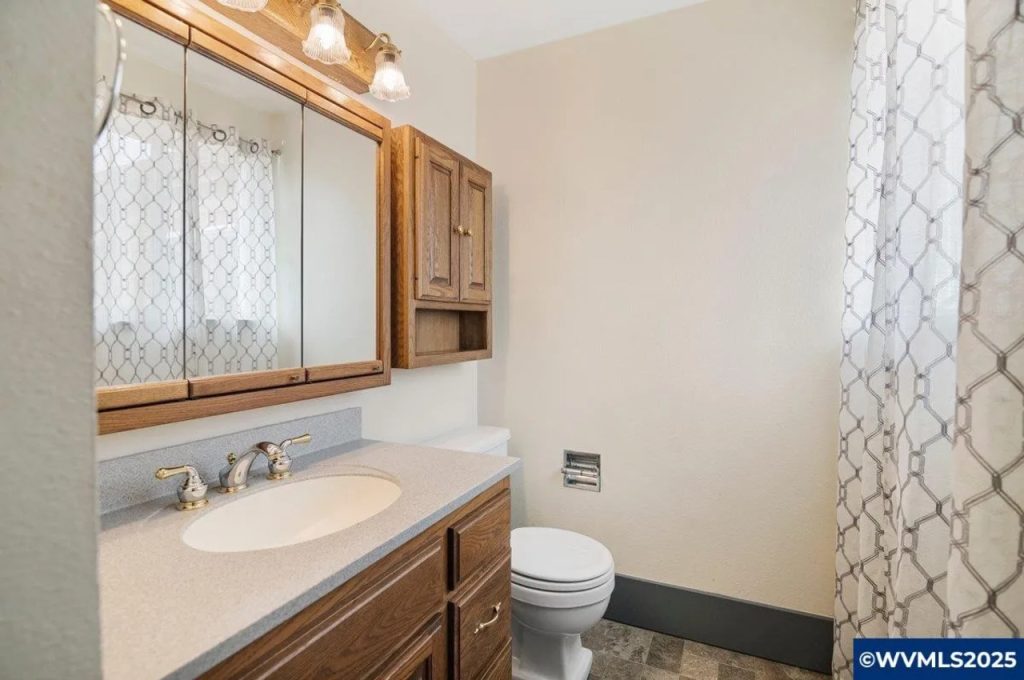 Bathroom: Practical and Elegant