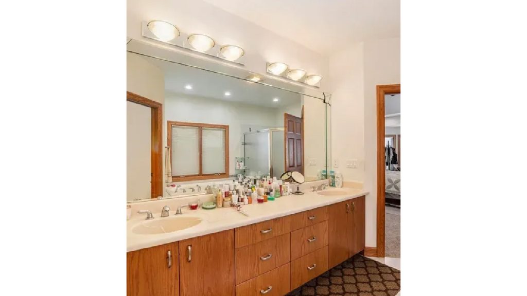 Elegant 6,173 Sq-Ft 4-Bedroom Split-Level with Island Kitchen and Finished Basement in Prestigious West Ridge (With Floor Plan)