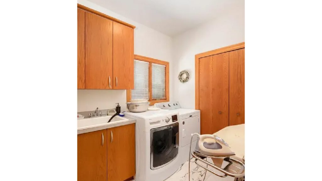 Elegant 6,173 Sq-Ft 4-Bedroom Split-Level with Island Kitchen and Finished Basement in Prestigious West Ridge (With Floor Plan)