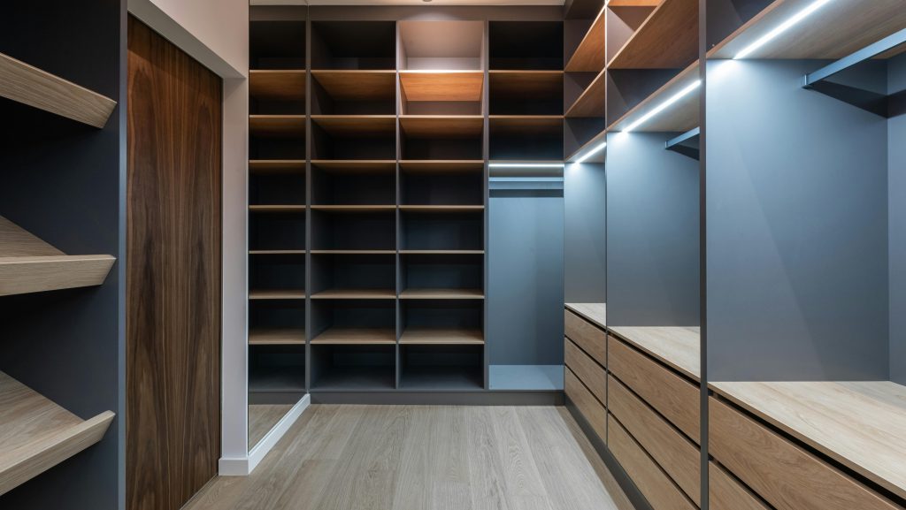 Walk-in-closet
