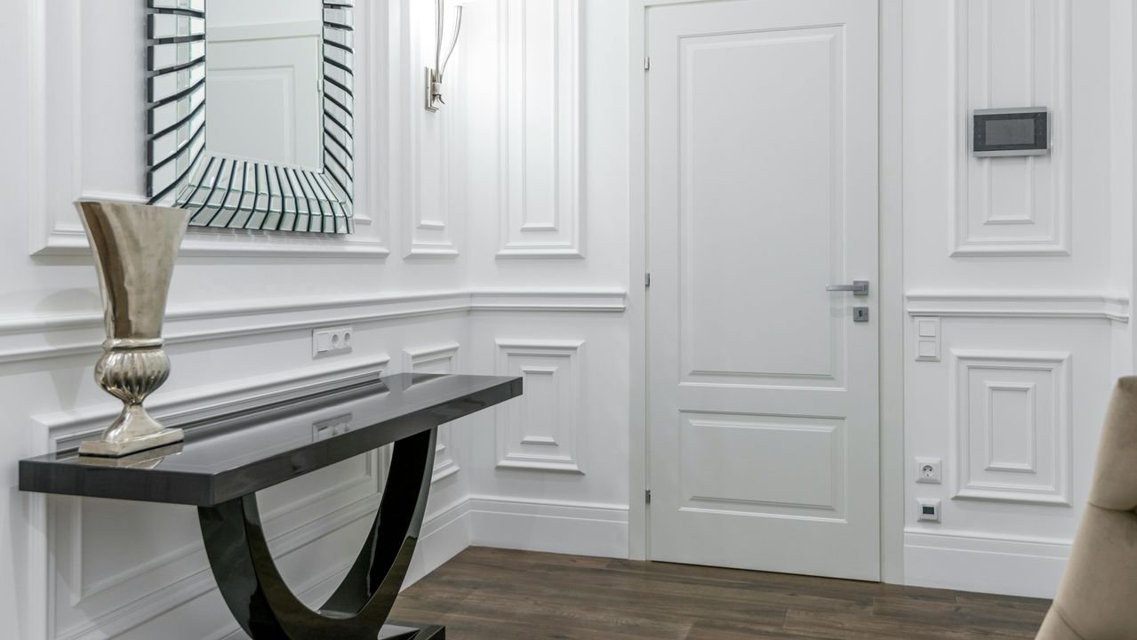 8 Ways to Make Dark Hallways Welcoming (Without Changing the Color)