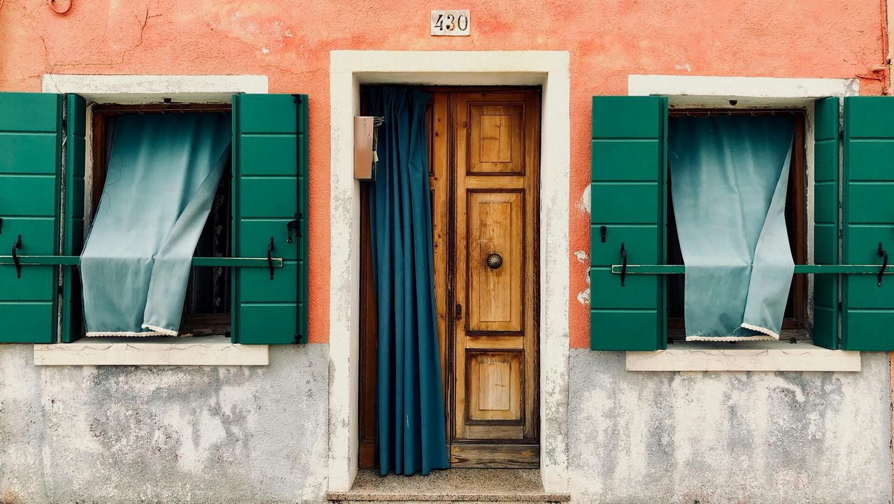 8 Exterior Features That Can Make Your Home Look Dated (and Neglected)