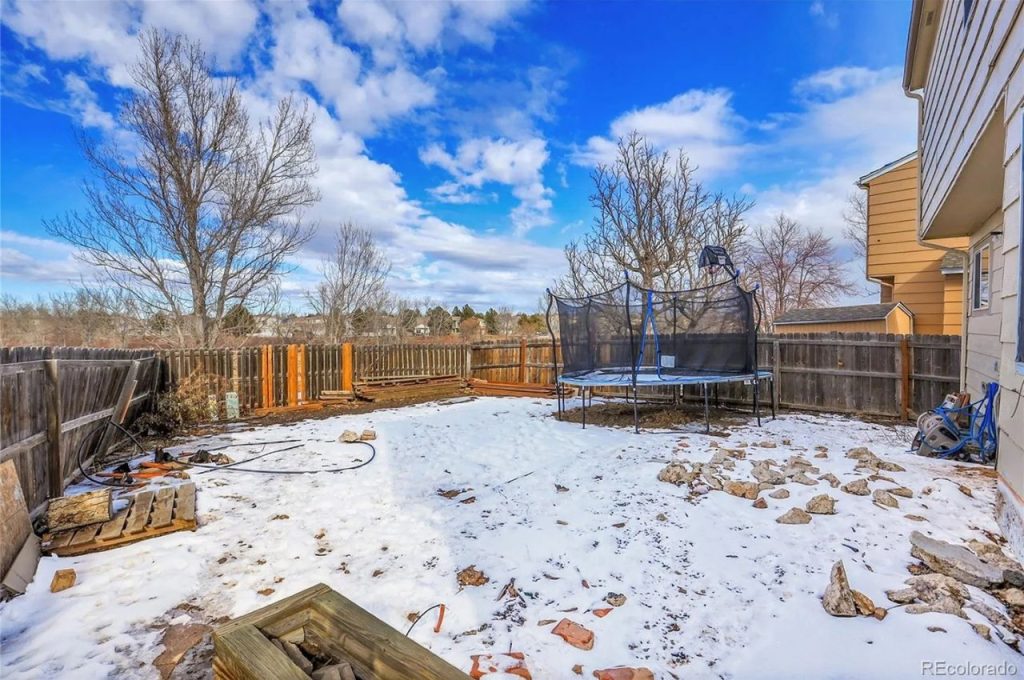 Spacious Backyard with Trampoline