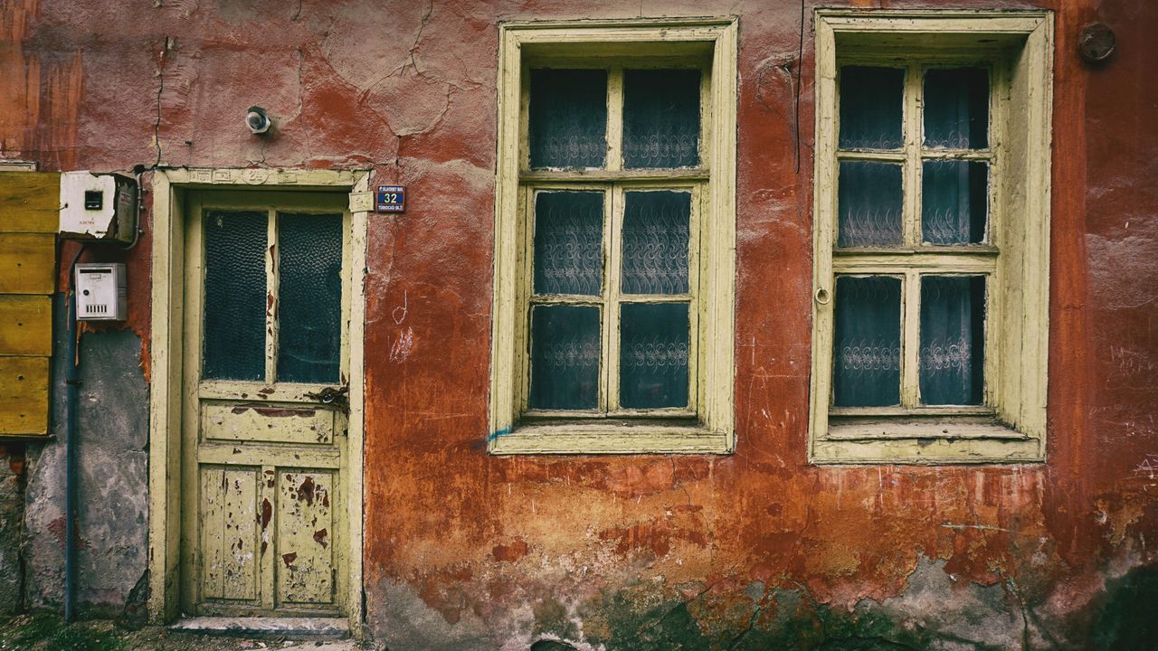 8 Exterior Features That Can Make Your Home Look Dated (and Neglected)