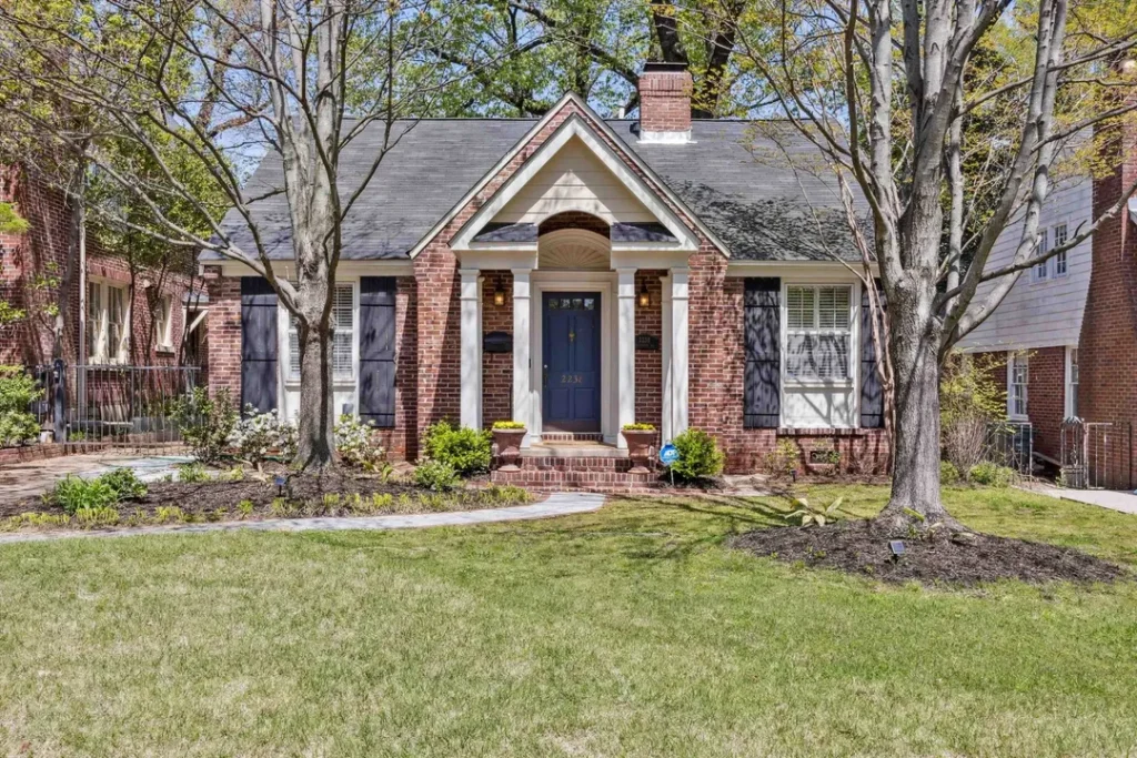 Explore This Delightful 3-Bedroom Colonial-Inspired Cottage Home in Elegant East End, Memphis (With Floor Plan)