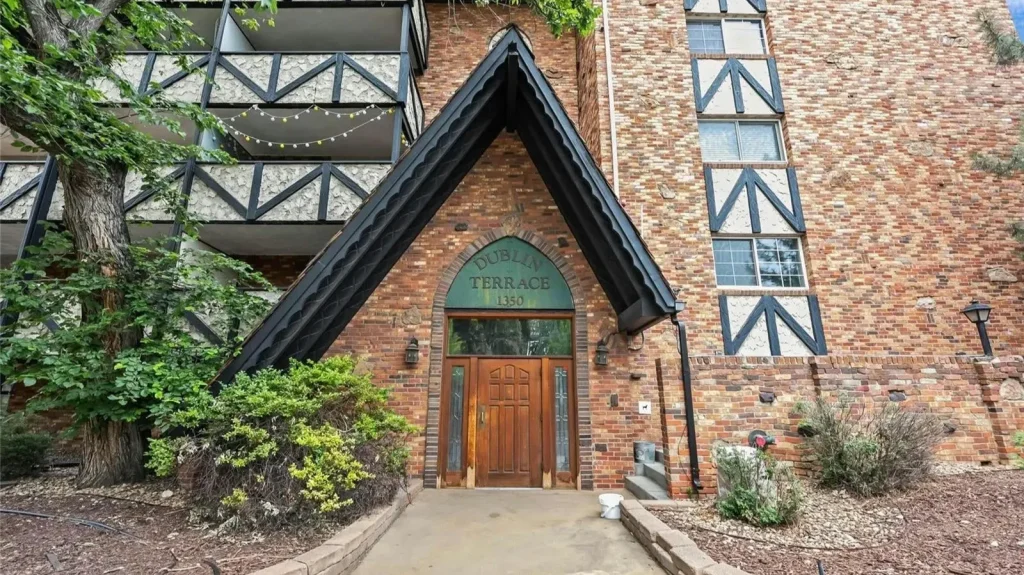 Here's What a $300K 1-Bedroom Condo with 720 Sq-Ft Area in Denver, CO Looks Like (Floor Plan Inside)