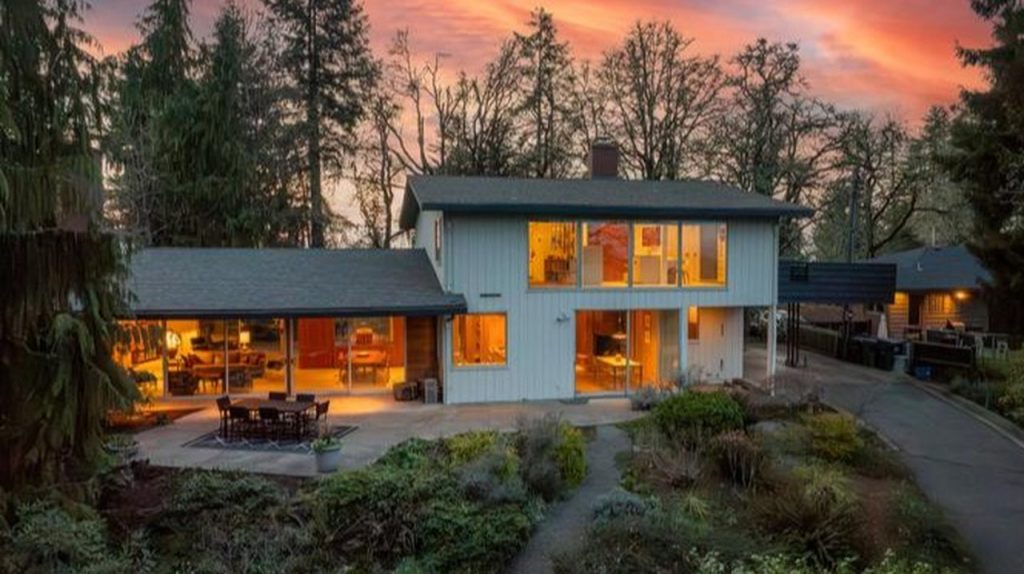 Explore This 4,134 Sq-Ft 4-Bedroom Mid-Century Modern with Original Chinquapin Cabinetry and Commercial Hood in Eugene, OR (Floor Plan Inside)