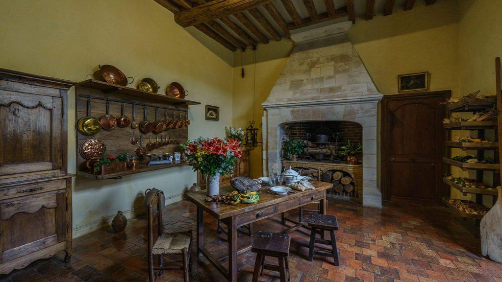 Charming Rustic Kitchen with Vintage Decor