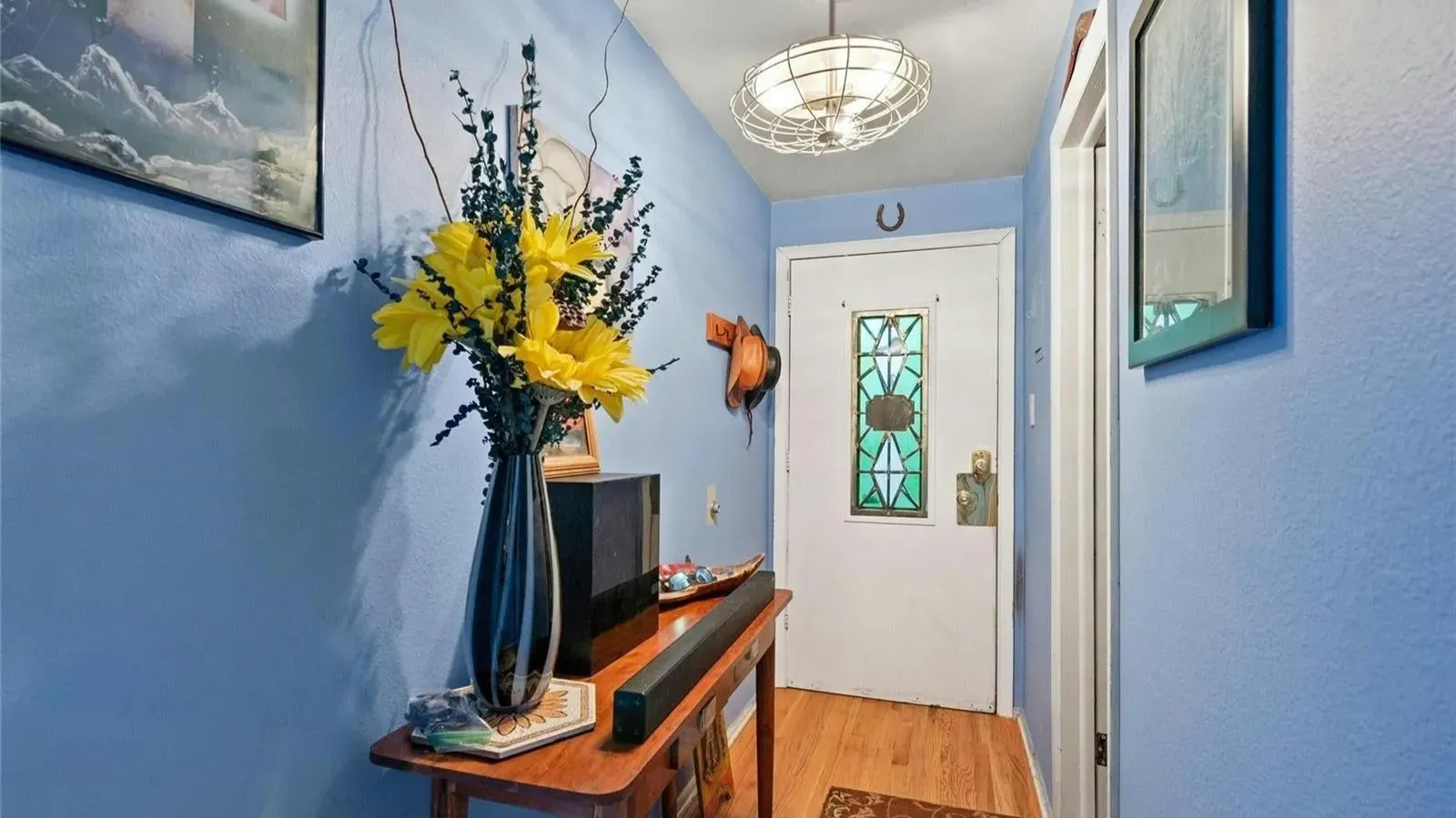 Here's What a $300K 1-Bedroom Condo with 720 Sq-Ft Area in Denver, CO Looks Like (Floor Plan Inside)