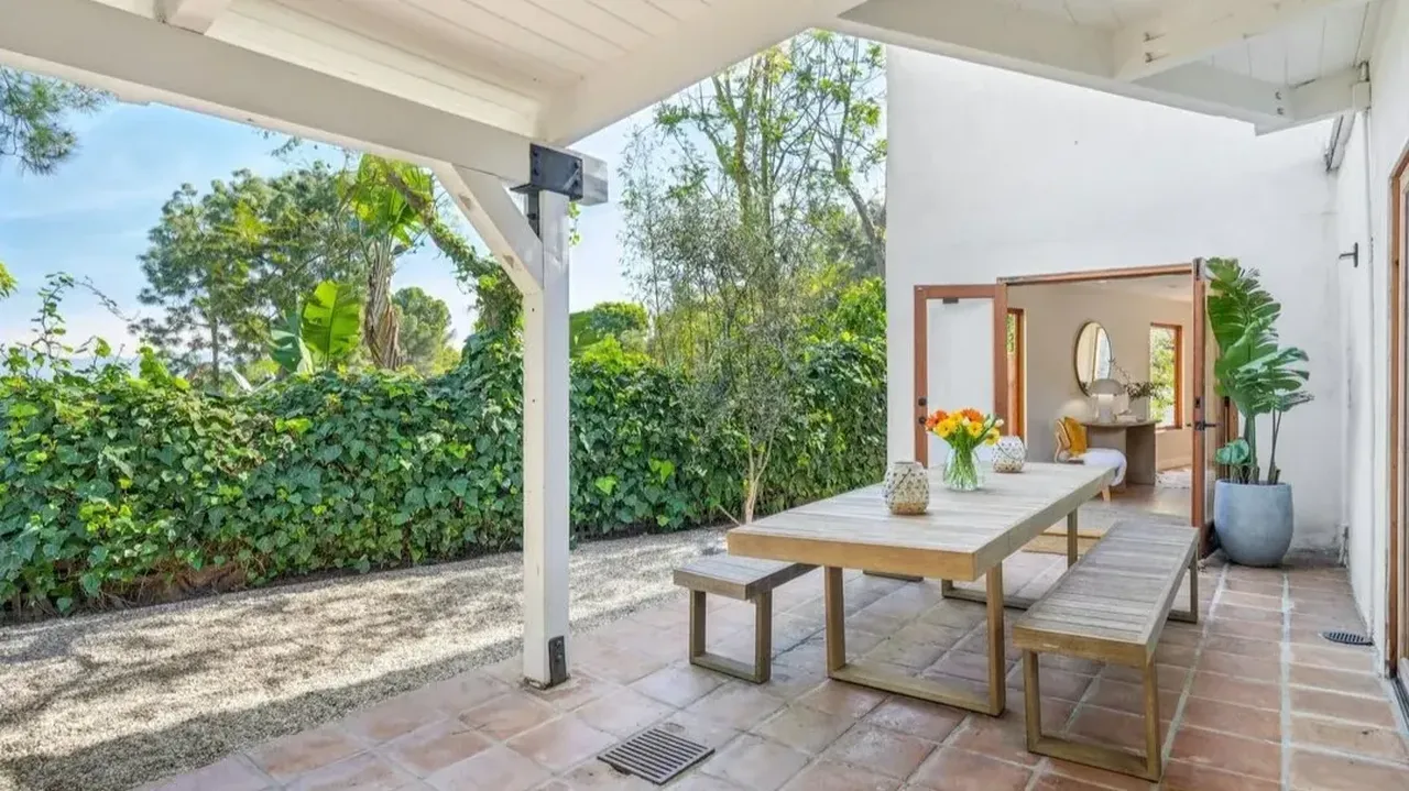 Tour This Hollywood Hills Mid-Century Gem With Pool, Hot Tub & Zen Vibes (Floor Plan Included)