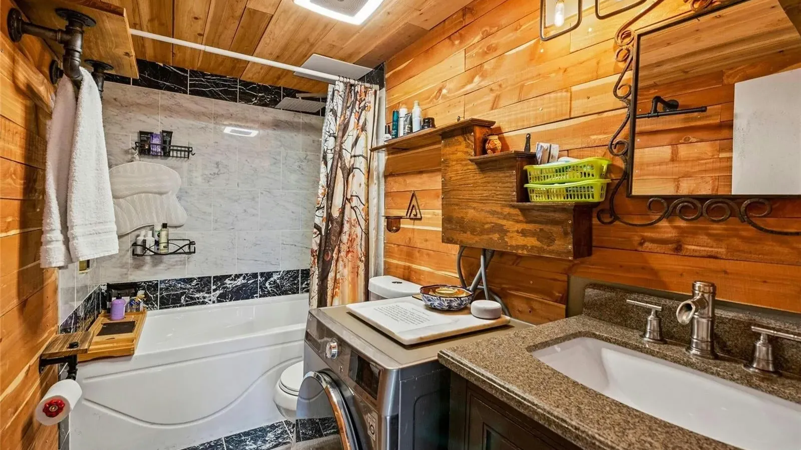 Here's What a $300K 1-Bedroom Condo with 720 Sq-Ft Area in Denver, CO Looks Like (Floor Plan Inside)