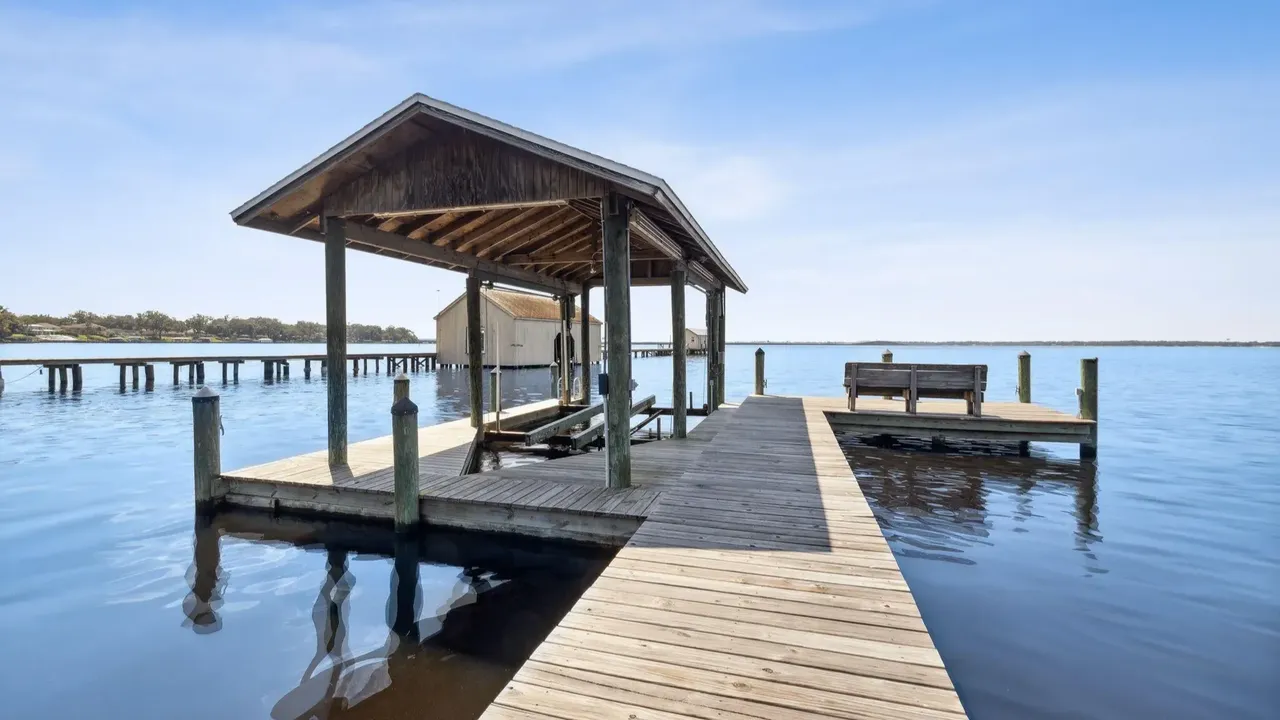 Tour This 1998 Collier Home With Renovated Baths and A 3-Car Garage in Jacksonville, FL. (With Floor Plan)