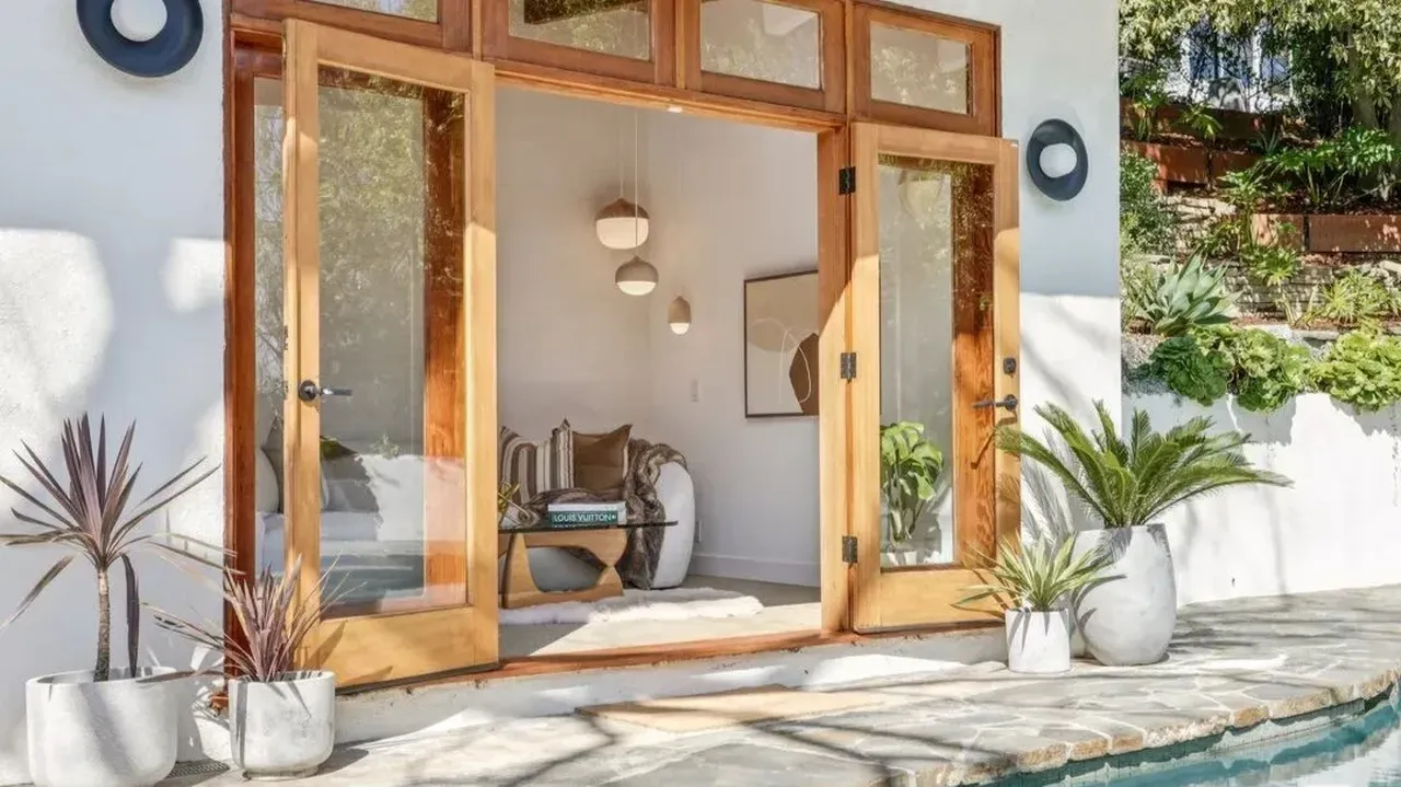 Tour This Hollywood Hills Mid-Century Gem With Pool, Hot Tub & Zen Vibes (Floor Plan Included)