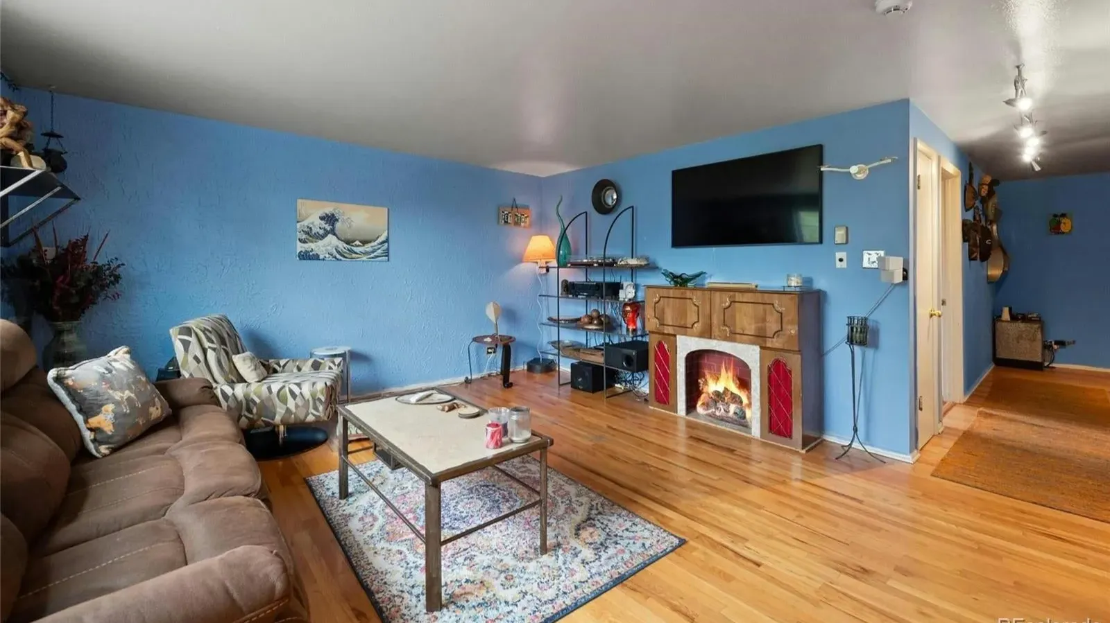Here's What a $300K 1-Bedroom Condo with 720 Sq-Ft Area in Denver, CO Looks Like (Floor Plan Inside)