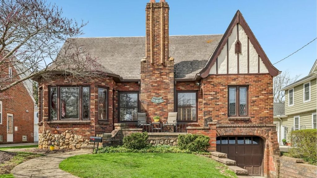 Elizabeth Gleim @ Howard Hanna Real Estate Services