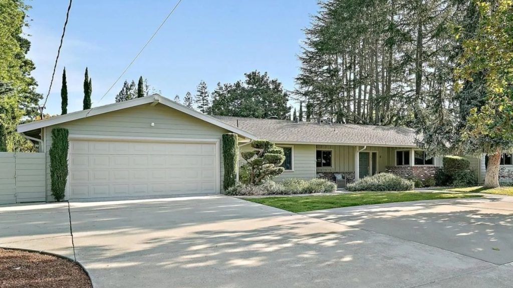 Single-story ranch-style home with manicured landscaping and a spacious driveway in Alamo, CA.