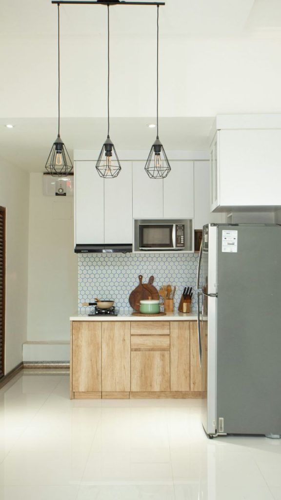 Kitchen that Uses Vertical Space