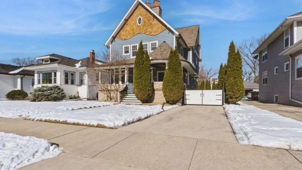 Charming Home with Grand Entry