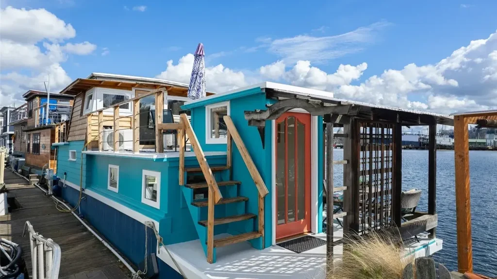 Tour This 1-Bedroom Floating Home with Upper Deck and Heated Floors in Seattle (Floor Plan Included)