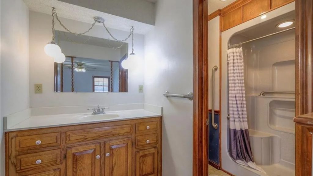 Cozy Functional Primary Bathroom Retreat