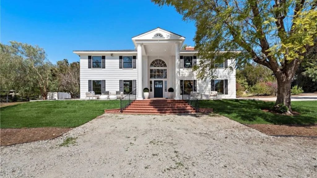 Refined Colonial-Style Exterior