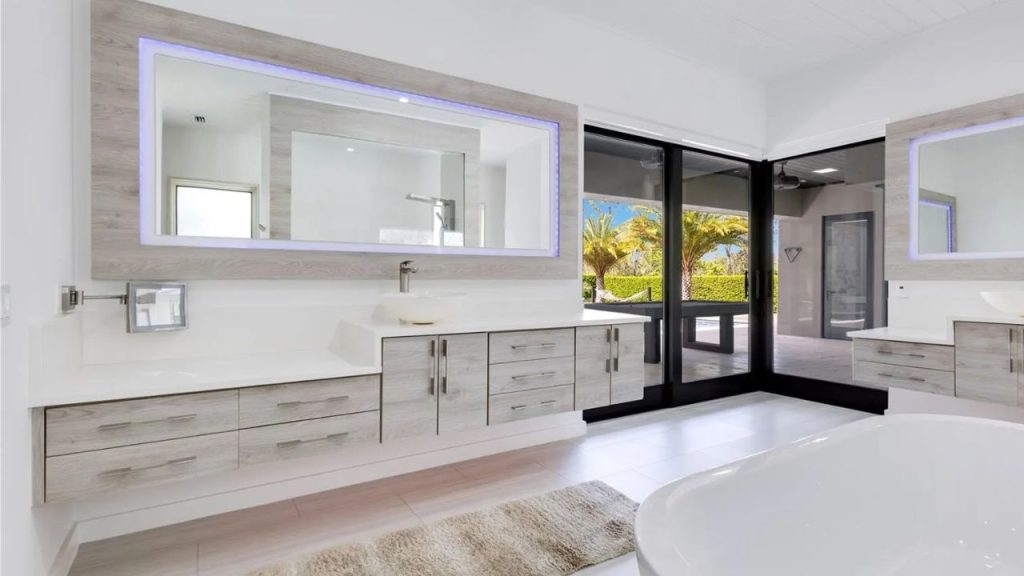 Sleek and Stylish Master Bath
