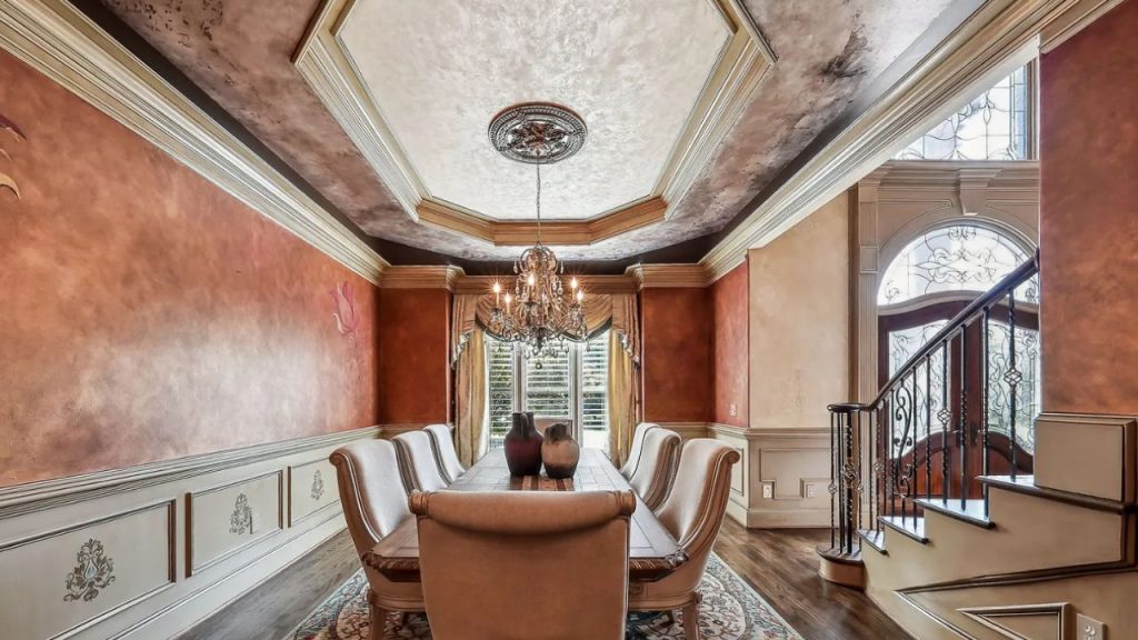 Luxurious Dining Elegance