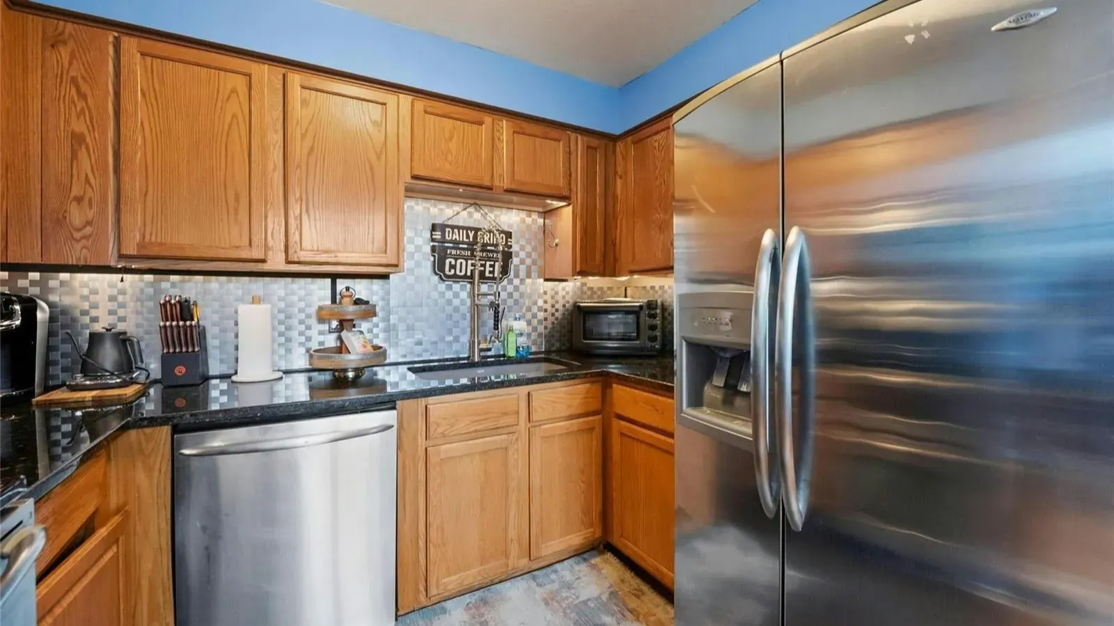 Here's What a $300K 1-Bedroom Condo with 720 Sq-Ft Area in Denver, CO Looks Like (Floor Plan Inside)