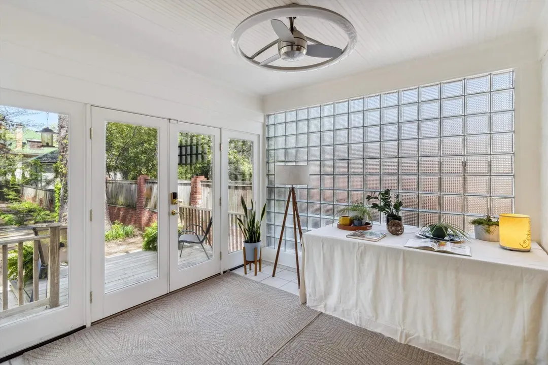 Explore This Delightful 3-Bedroom Colonial-Inspired Cottage Home in Elegant East End, Memphis (With Floor Plan)