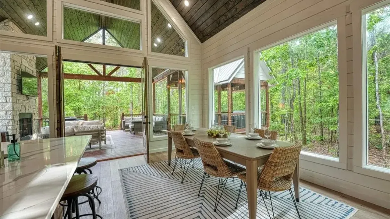 This Oklahoma Cabin Is a Dream for Families and Friends Seeking a Peaceful Wooded Escape (Floor Plan Inside)