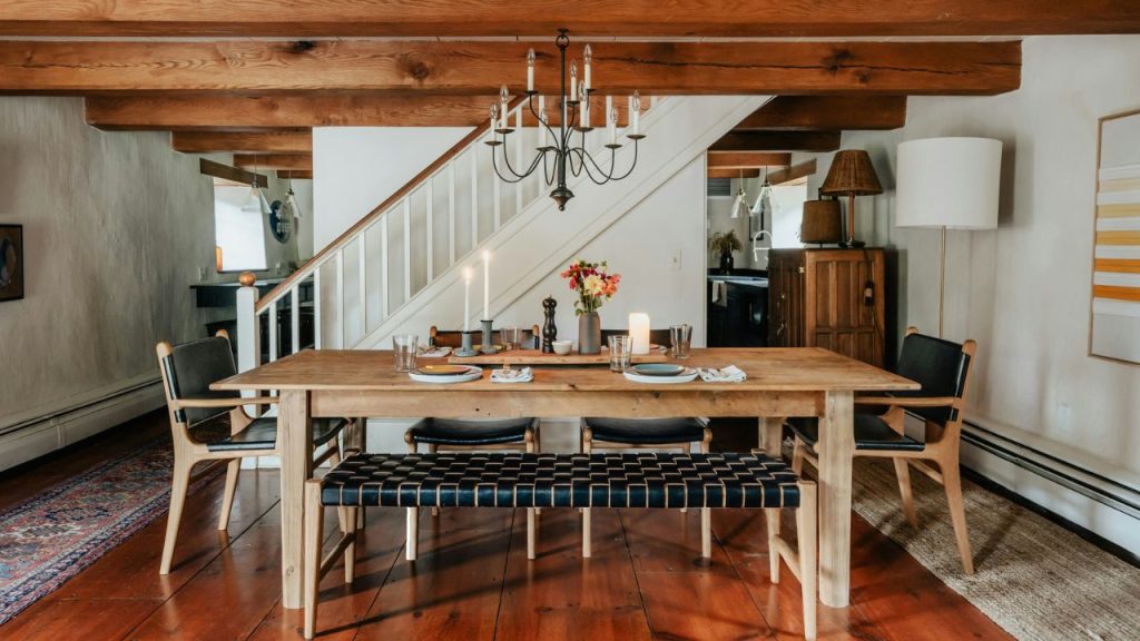 Vintage-Inspired Lighting with Amber Glow