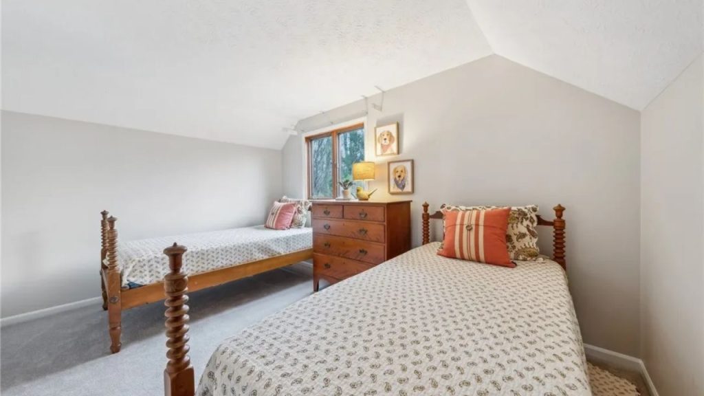 Cozy Guest Room with Twin Beds