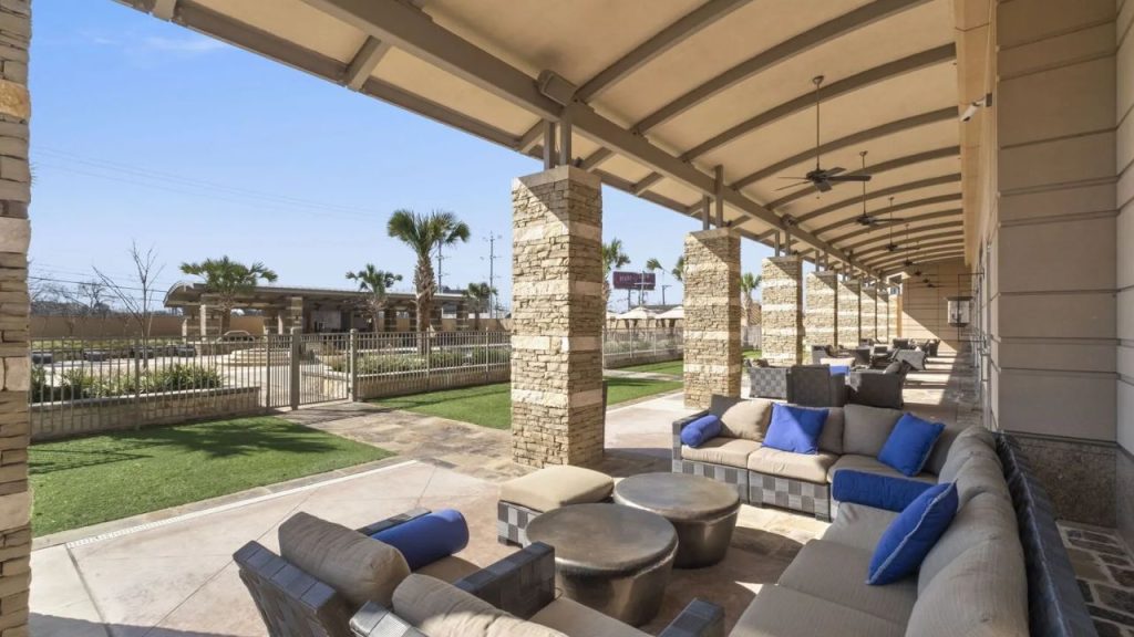 Resort-Style Outdoor Lounge