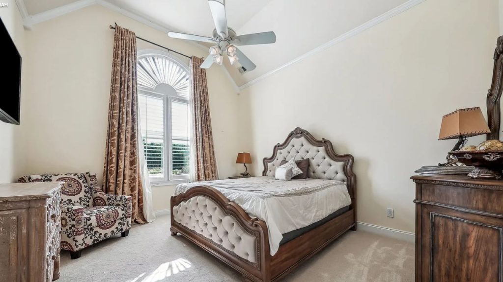 Elegant Secondary Bedroom