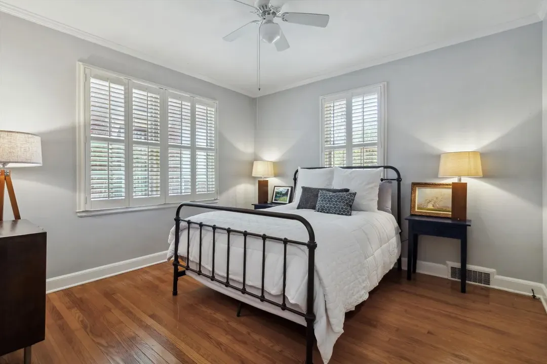 Explore This Delightful 3-Bedroom Colonial-Inspired Cottage Home in Elegant East End, Memphis (With Floor Plan)