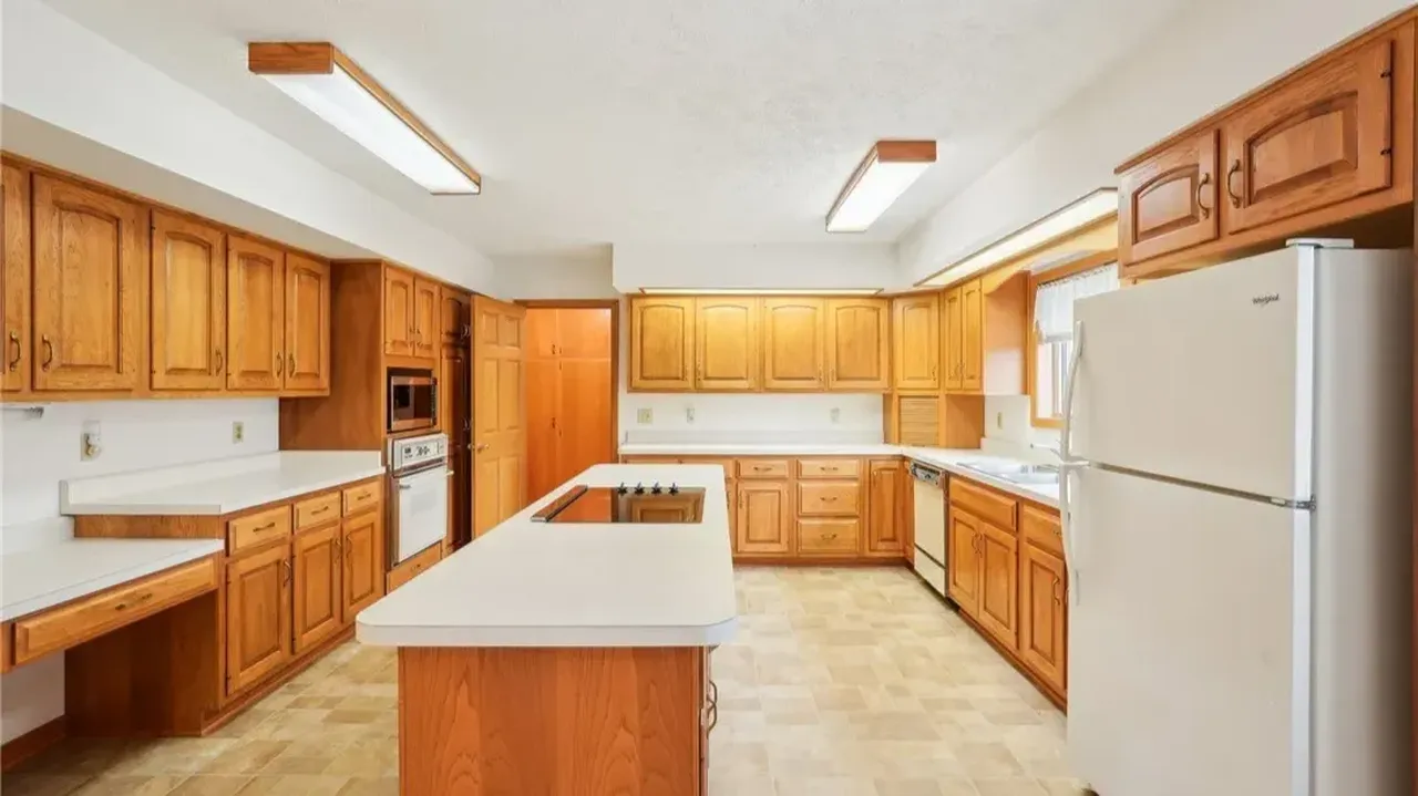 Inside This 4-Bedroom Traditional Two-Story Home with Large Kitchen and Center Island in Bellbrook (Floor Plan Inside)