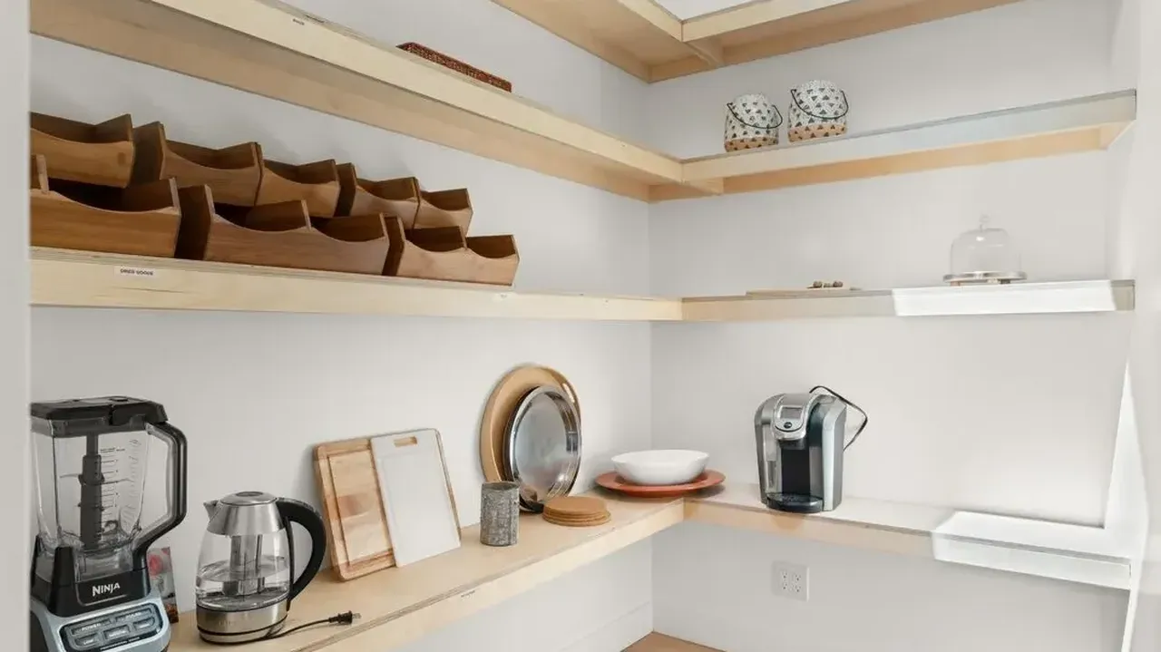 Tour This Hollywood Hills Mid-Century Gem With Pool, Hot Tub & Zen Vibes (Floor Plan Included)