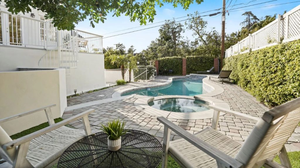 Private Pool Retreat With Spa