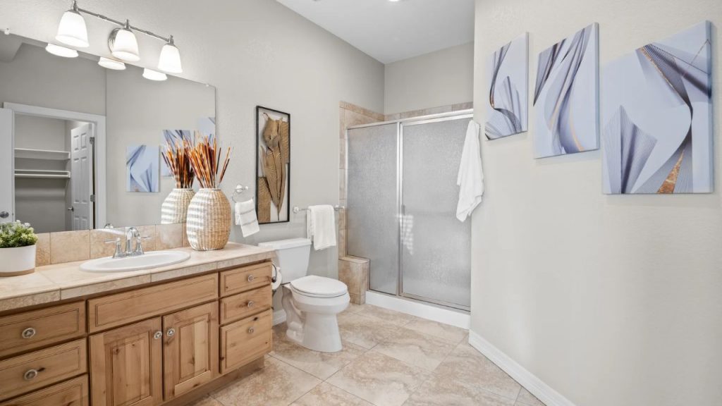 Guest Bath with Stylish Simplicity